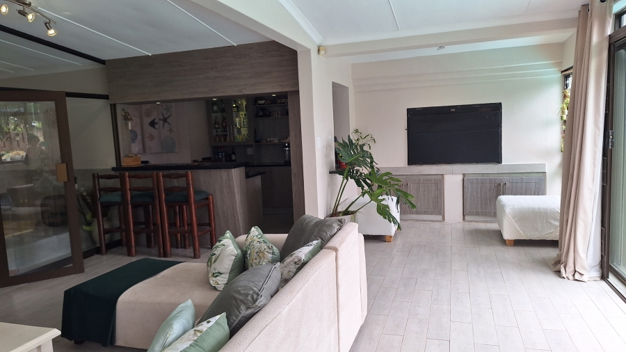 6 Bedroom Property for Sale in Gonubie Eastern Cape